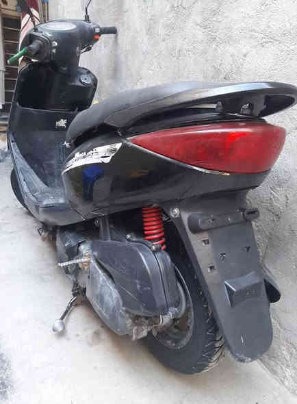 دراجة (بريز ياباني 140) (كابريتر ) بلادية محرك لوك ممفتوح شلعة معدل فول تشتغل نص نكرة سلف وهندر كهربائياتهة شغالة نظافتهة موضحة بلصور مكاني (بغداد الجديدة)السعر(550)و بيهة مجال الشراي يتصل (***********)
