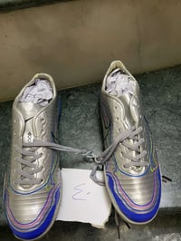 أحذية لعب • مستعملة • عيب طفيف