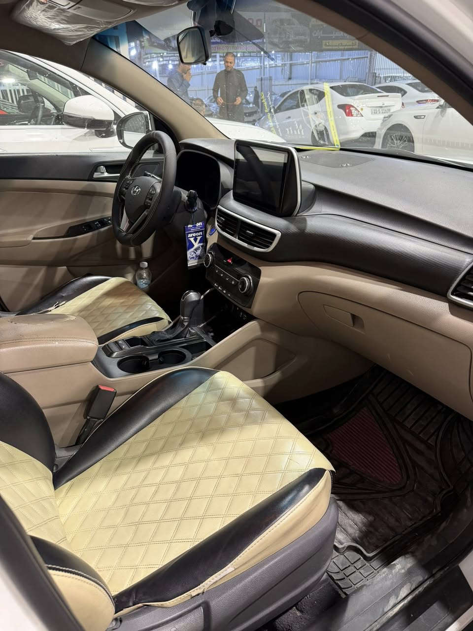 توكسان 2020 خليجي كوري
بك لايت لد 
كشن كهرباء 
شاشه ايباد كبيره 
شاحن وايرلس 
كروس سرعه 
3 مود قياده 
حساسات 
كاميرا 
دبل لد امامي 
سايد بريك بالرجل 
كشنات جلد  
السعر 185 وبيها مجال 
السياره كفالة عدا الجامغ الامامي مبدل اصلي 
مكانها بالنجف 
للاستفسار ***********
