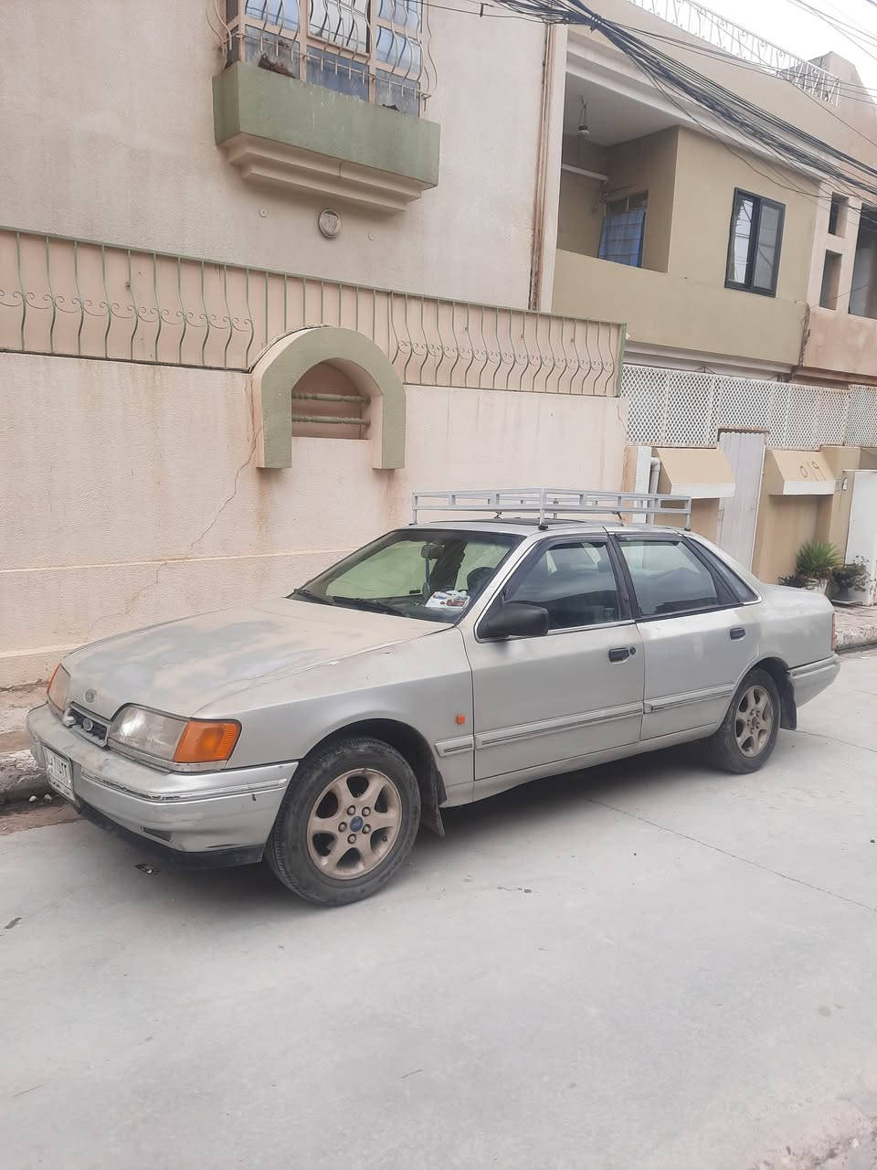 السلام عليكم
فورد (سكوربيو )موديل ١٩٩٤ رقم الماني سنويه بااسمي شرط التحويل
 محرك لاصرف ولانفخ 
طخم نظيف 
تايرات على النص 
باتري جديد 
السعر(  ١٨ ورقه )وبيها مجال للطيبين للاستفسار الاتصال على الرقم ***********
او ***********
