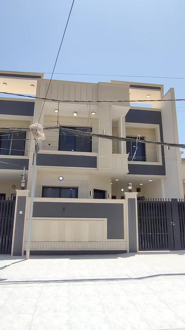 #عروض_مكتب_سيدار_للعقار

👈🏻داران للبيع بناء حديث 

👈🏻الموقع: حي السكر

🔴الاتجاه : غروب

⬅️المساحة 154م واجهة 7.50

🏠يتكون من طابقين

♦️الطابق الاول

كراج +استقبال+مطبخ حار وبارد  +هول+مشتملات + غرفة نوم2

♦️الطابق الثاني 

4غرف نوم+ هول+مشتملات

↙️للاستفسار 

مراجعة مكتب سيدار للعقار الكائن في حي البلديات الشارع الذي يربط جامع الصائغ بجامع السليمان قرب كهربائيات الصقر

☎️الاتصال على الرقم
***********
