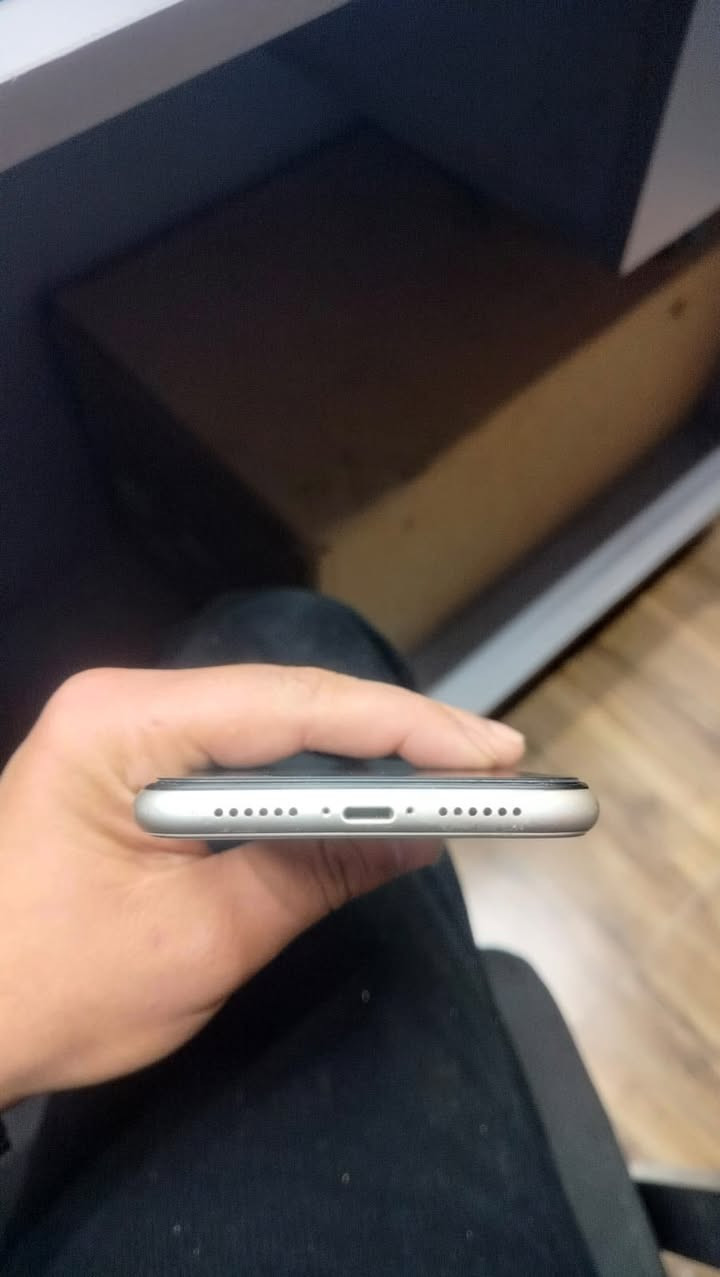 ايفون 11 عادي
ذاكره 128 
فقط شاشه مبدله ثلاث خيارات+فيس ايدي شغال
بطاريه اصليه 86 
تك 
جهاز حيل نضيف بل واقع 
***********
