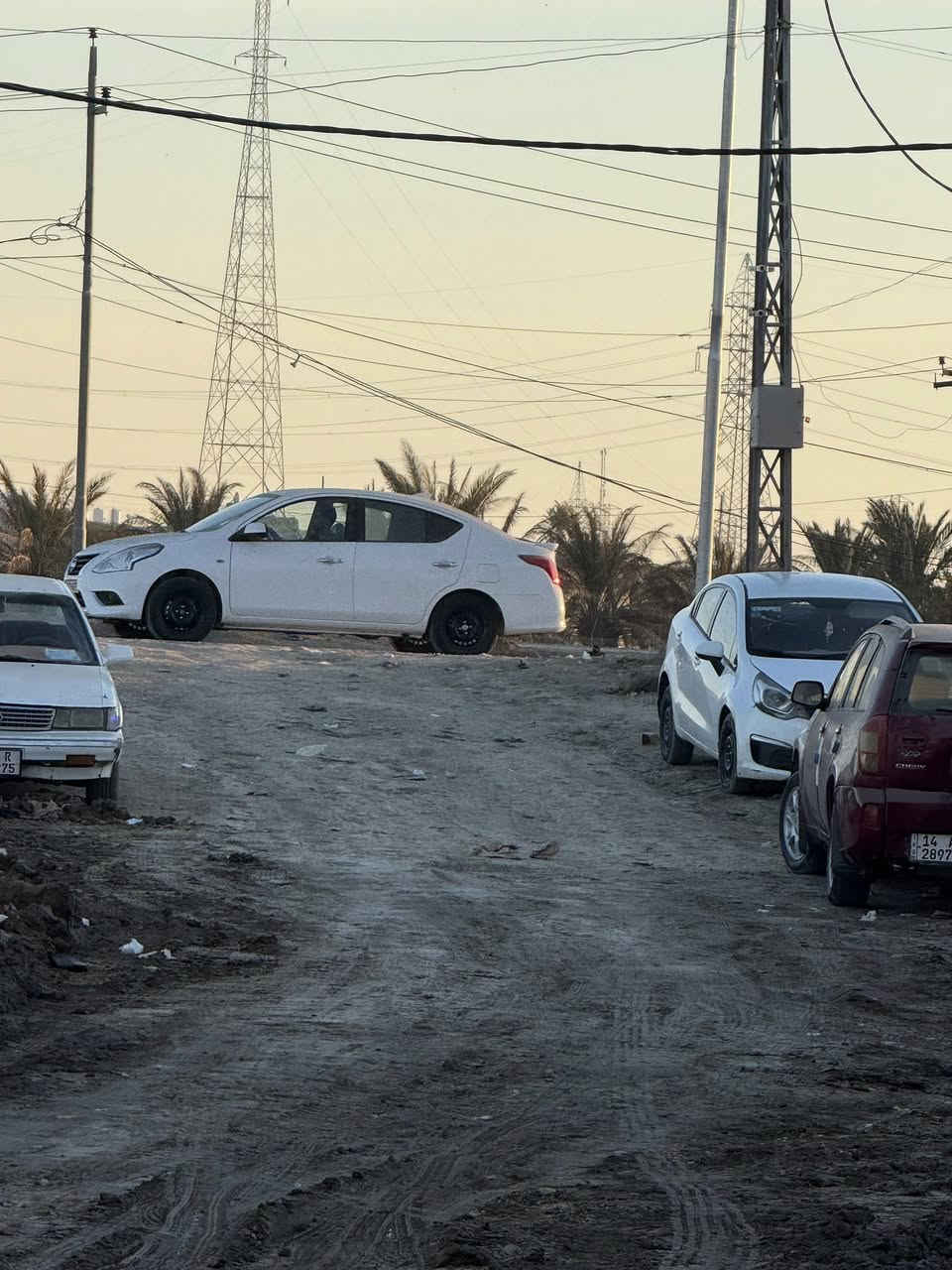 دار زراعي للبيع مساحه١٥٠ركن في منطقة الصخيين بعد شارع المدارس مباشر يبعدًعن شارع٥٠متر ركن على شارع١٢متر وشارع١٠م 
بناء بلوك الشمالي وسقف كونكريت 
يتكون من غرفتين وصاله ومطبخ وصحيات داخليه وخارجيه وديوانيه خدمات ماء كهرباء مجاري ومدارس 
السعر٦٧مع مجال 
التواصل معنا 
على صفحة الفيس بوك ( الامل للعقار) 
او الاتصال على الرقم التالي*********** 
***********
للمزيد من العروض على الفيس بك 
https://www.facebook.com/profile.php?id=100087963616783&mibextid=2JQ9oc

للمزيد من العروض على حسابنا التيليجرام (الامل للعقار)
https://t.me/ameralkabe

للمزيد من العروض على حسابنا الواتساب (الامل للعقار)
https://chat.whatsapp.com/GRFrcEXw0J88CVE83bhb8v
