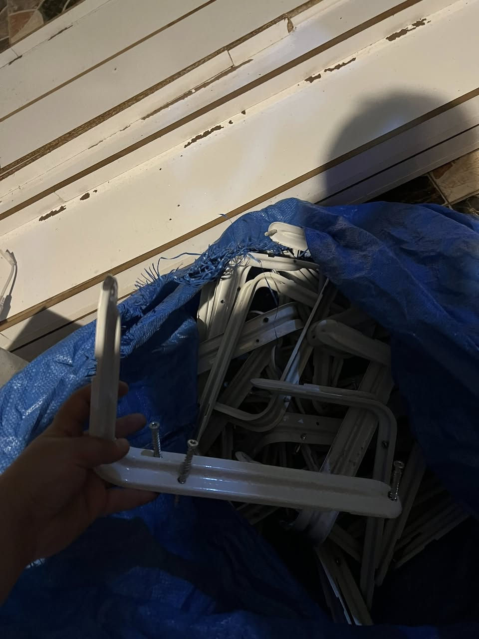 رفوف خشب ENDF اصلي كل قطع 5 أمتار
8 رف  حدايد هم وياهن كامل نضيف 300 الاف بيه مجال بسيط


**إذا كنت صاحب هذا الإعلان وتريد حذفه لأي سبب، رجاءا أرسل رسالة إلى الدعم الفني**