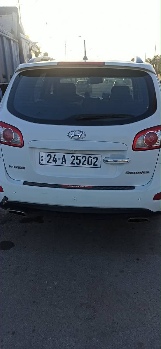 السلام عليكم سنتافي للبيع خليجي 2011 محرك 4 سلندر مكفولة من الصبغ والضربة بيها بارد بسيط محرك مبدل بيه بس كازكيت كيرشرط والمحرك شرط لاصرف ولانفخ ولا رخاوة رقم دهوك دولي بأسمي ماشية 146000 كم حقيقي تبريد تدفئة شغالة 7 راكب بصمة تشغيل وبصمة ابواب وسلايت وكشن كهربائي وتحكمات استيرن بيع بدون مراوس مكان السيارة موصل الأيسر للاستفسار موبايل ***********  /  ***********
