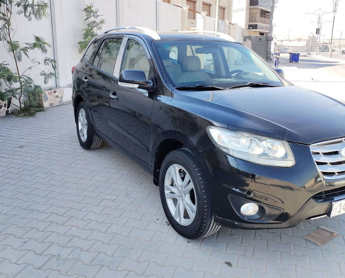 سلام عليكم للبيع او مراوس حسب القناعه هونداي سنتافي مديل 2011 خليجي  مكفوله ضربه صبغ رقم بصره بسمي سنويه وهزه جديده فول مواصفات بصمه محرك 4 سلندر سياره جاهزه السعر 132 وبيه مجال استفسار *********** مكان البصره ابي الخصيب
