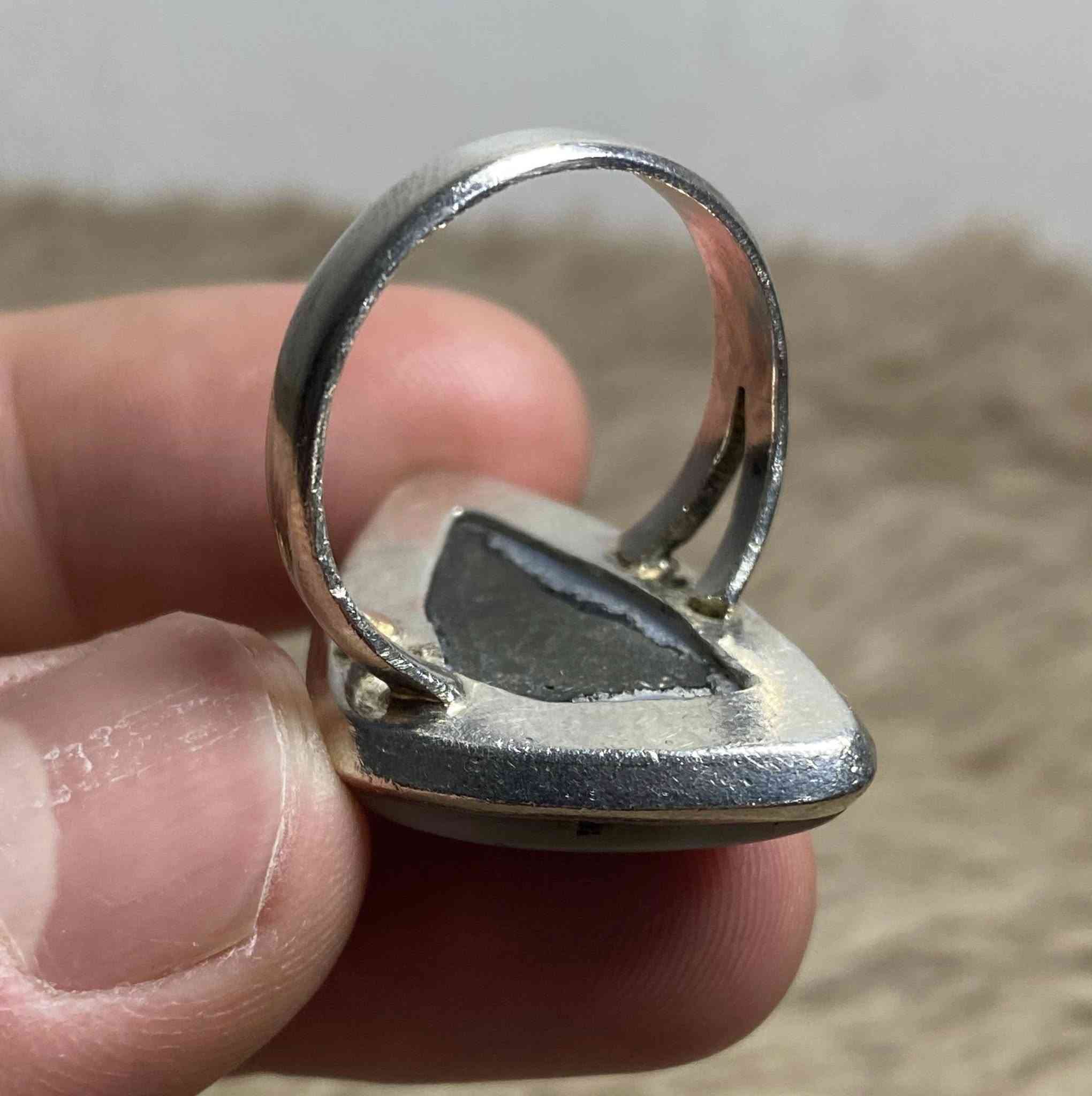 خاتم اوبال طبيعي خام تقريباً نادر جداً مصور صياغه يدويه قياس(23) للبيع يوجد توصيل ***********
