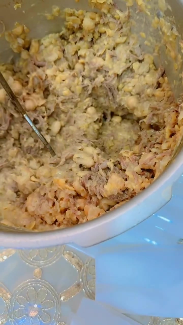 القيمة النجفية على أصولها.. طعم يرجعك للجذور! 🍲✨
لأن القيمة النجفية مو مجرد أكلة، بل هي "فن وعشگ"، وفرنالكم اليوم القيمة النجفية الأصلية المعدّلة.

اسرارنا 😲:

لحم عجل عراقي 100%: فريش، ممروس ومُذوّب ويا الحمص لحد ما صاروا قطعة واحدة (اللحم خيط واحد ويه الحمص!).

حمص منقى بعناية: ومطبوخ على نار هادئة لدرجة الذوبان.

بهاراتنا ولمستنا السحريه 🪄❤️

#قيمه_نجفيه #اكلات_عراقيه  #طبخ_منزلي


**إذا كنت صاحب هذا الإعلان وتريد حذفه لأي سبب، رجاءا أرسل رسالة إلى الدعم الفني**