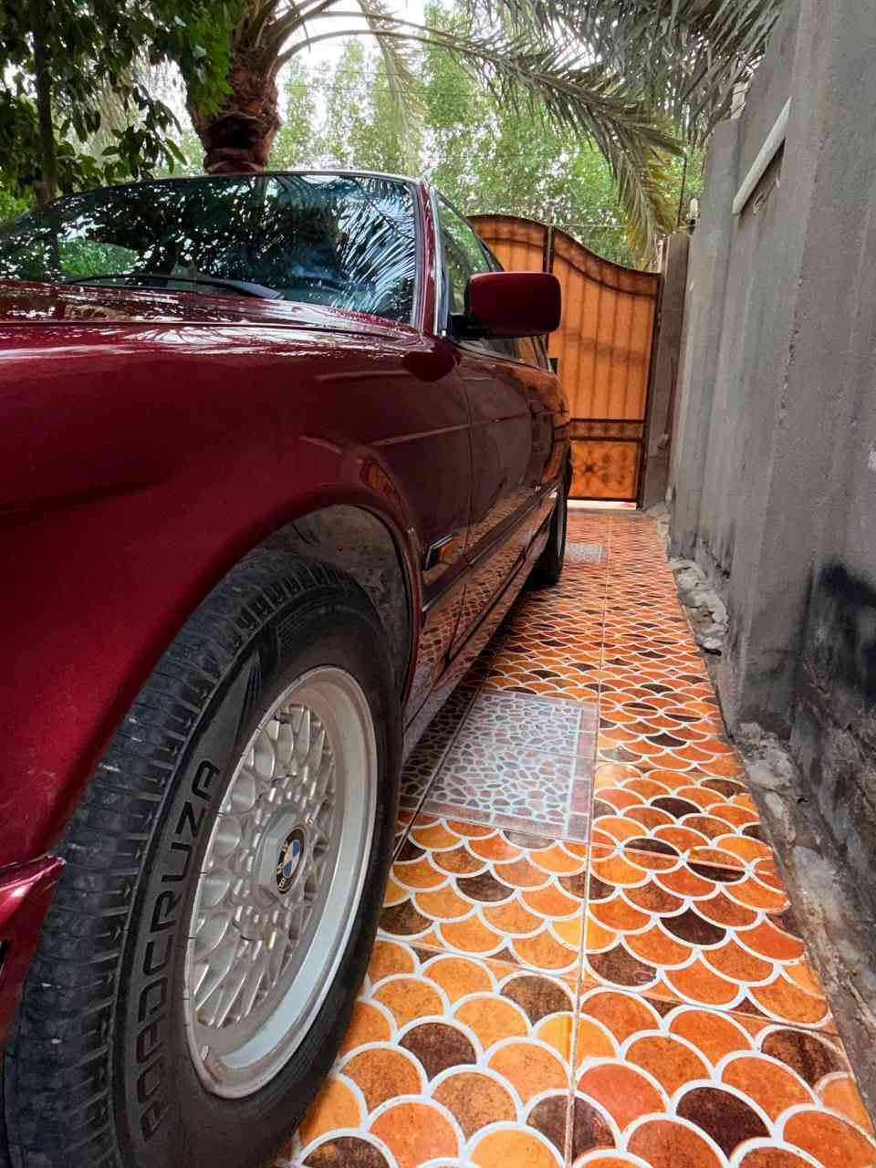 السلام عليكم 
من رخصه الادمن
BMW للبيع 
موديل 1991 
رقم اربيل الدولي 
شرط التحويل او الوكاله 
هزه جديده 
كير مكينه شرط 
تبريد قطعتين ثلج 
غرفه جديده من لدشبول للدشبول 
مصبوغه عام للجماليه صار شهرين 
السياره متعوب عليها هواي 
دعاميه اماميه خلفيه M 
ويل خليه 
الكهربائيات كامله 
السعر 85 وبيها مجال للشراي 
المكان بابل الحمزة الغربي المدحتيه 
بلحقيقه احلى من الصور 
***********
***********
