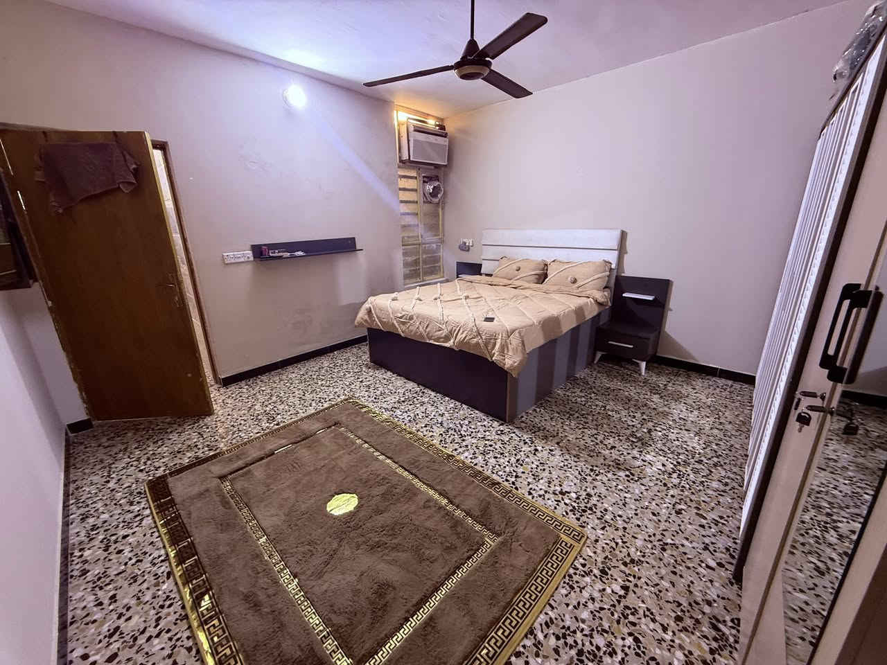 بيت للبيع جديد زراعي سند 25 ملك شخصي إقرار محكمة  مساحة البيت 100متر واجه 5 نزال 20 والمنطقة من ضمن القرار الجديد تتحول سند طابو صرف السعر 46مليون مع الاثاث وبي مجال بسيط الموقع بغداد منطقة بوب الشام يم مجمع الأرض الزكية مدخل المعسكر للبيع مع الاثاث وبدون اثاث الاتصال على الرقم ***********
