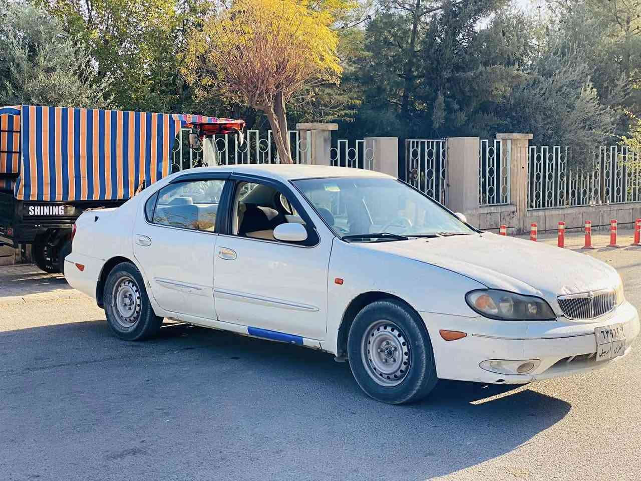 سلاو بەناوی خوای گەورە ماگزیما ٢٠٠٢ شەش بستۆن مەکینەی ئەور پی بەشەرتوو زەمان بەس سەر بۆنیتی بۆیاخە ئەویش لەسەر ساغی کراوە سەیارە گێرو مەکینەی بەشەرت چوار تایە لۆکی لەژێرە بەناو خۆ شمانەوەیە بەس سەنەوی ٥مانگ ئەبێت بەسەر چووە غرامەو هیچ شتێکی تێدا نیە تا بڵێت ماڵەکو پاکو جوانە 
بۆسعرە کەشی تەلەفوون کە بۆئەم رەقەم تەلە فوونە 
0772 700 36 72 
شوێنم پیرەموگروون
