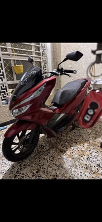 PCX جيل ثالث ياباني JF مكفوله كفر ومكينه بلادي شرط المكينه متسمع صوتهة...