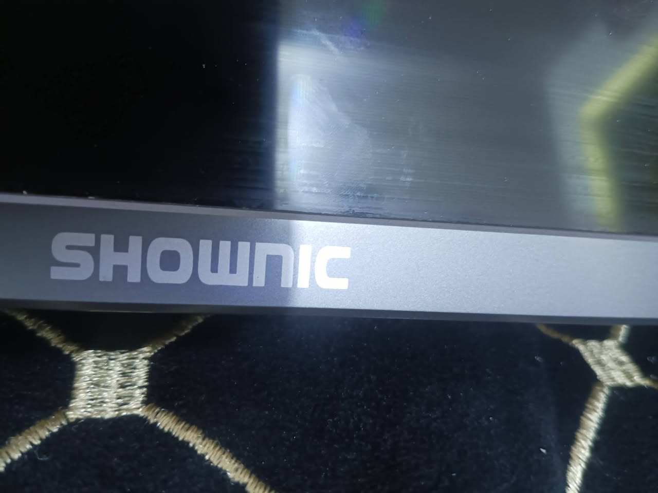 شاشة بلازمة انترنيت حجم 43 السعر 180الف مكاني الشعب ***********
