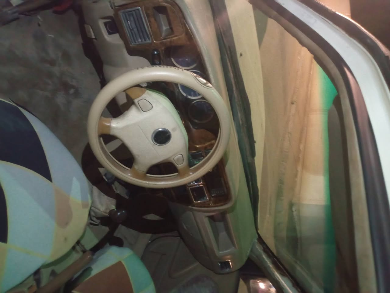 سلام عليكم بيكم كنوة موديل ٢٠٠٦ رقم بغداد دولي مميز كير محرك شاصي بلادي تخم تأير مكاني بابل *********** السعر ٤٠ بيها مجال
