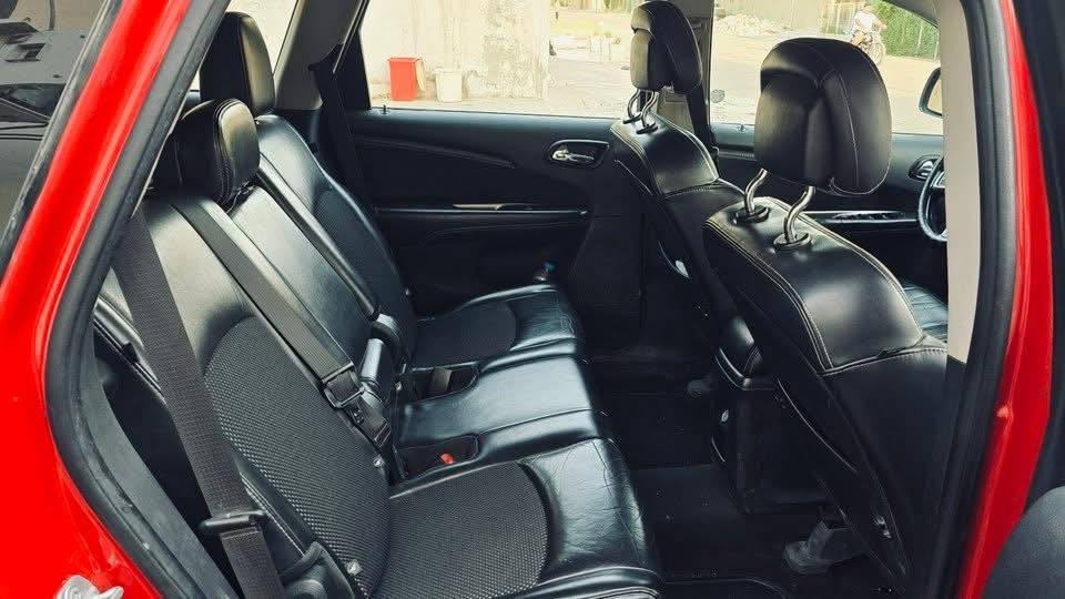 السلام عليكم
من رخصة الآدمن🌷 

سيارة للبيع((بيع مستعجل)) 

Dodge journey 2018 crossroad (اعلى فئة)

المواصفات:•

♦️محرك ٦ سلندر ٣.٦ 

♦️كوشنات جلد 

♦️تبريد مركزي ( ثلاث قطع ثلج )

♦️٧ ركاب ثلاث صفوف مقاعد

♦️بصمة

♦️ويل كروم حجم ١٨

♦️شاشة كبيرة

♦️كيج ديجيتال🌡

♦️كوشن سائق كهربائي ⚡️

♦️جام اوتو 

♦️كوشن تدفئة 

♦️تحكم بالصوت 🗣

♦️ثلاث وضعيات قيادة ( فول ايكو ، ايكو ، سبورت )

وبعد اهواي مواصفات .

السيارة مريحة جدا بالقيادة ماشية ١٨٠ ألف كيلو 

ضربته من الورا ( الصندوق )بس (بدوون ايرباك )

السيارة بأسمي شرط التحويل مكاني كركوك 

السعر : ١٥٥ورقة وبيها مجال

للتواصل: 

***********

***********
