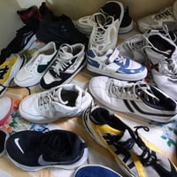 احذيه مستخدمة تقريبا( ٥٠ )قطعه سعر الزوج( ٢٠٠٠) (الفين) دينار أحجام من...