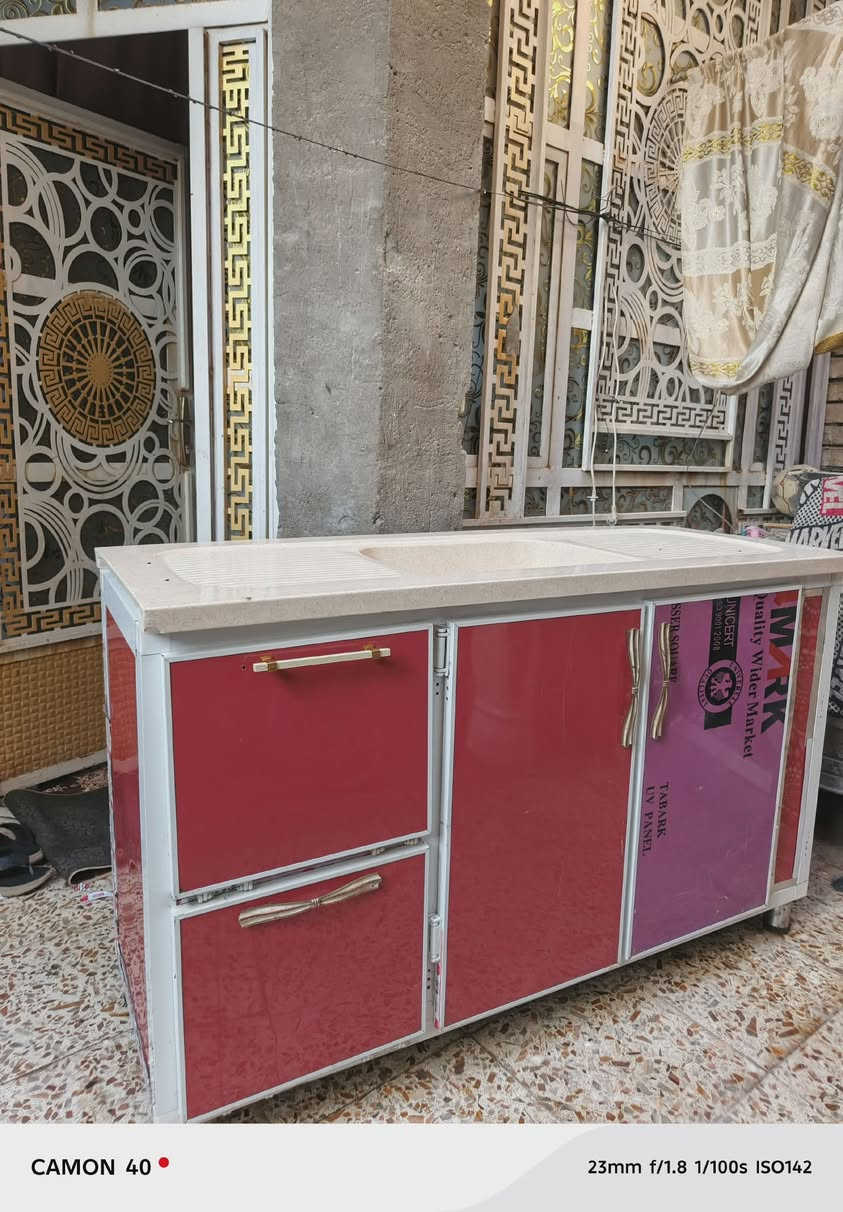 سنك متر ونص نضيف جدا تفصال  مرمر طبيعي  مو صناعي  ١٧٥  حي الرئاسة ***********
