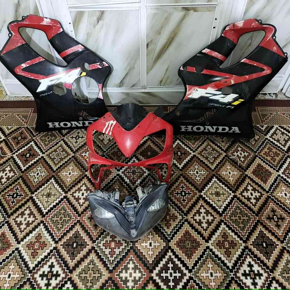 #للبيع / كفرات افوراي f4i 
بجم وصفاح اصليات بلادي
ومازدات سعرهن 150قفل

وياهن هديه لايتات زنون الأصلي وجهاز انقلاب 
#انتباه ما ينباعن مفرد
رقمي شراي خابرني ***********
