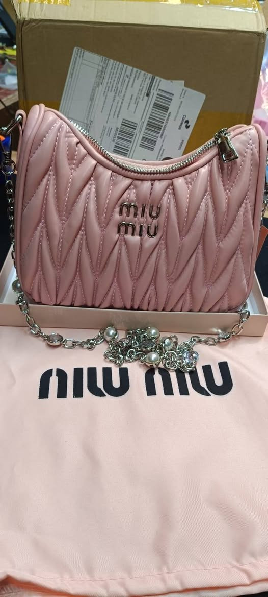 السلام عليكم ورحمه الله وبركاته 
جنط نسائيه ماركه ميو ميو ب20 بدون توصيل
ماركه سان لورنت ب25 بدون توصيل
ثنينهن ب45 مع التوصيل


**إذا كنت صاحب هذا الإعلان وتريد حذفه لأي سبب، رجاءا أرسل رسالة إلى الدعم الفني**