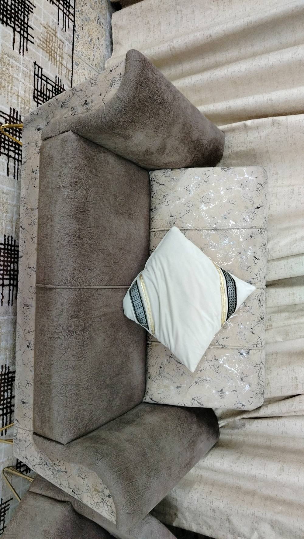 اخو الجديد نضافة 100٪ كما موضح بالصورة سعرة 400 الف 
اتصال وواتساب  ***********
العنوان بغدادبوب الشام 