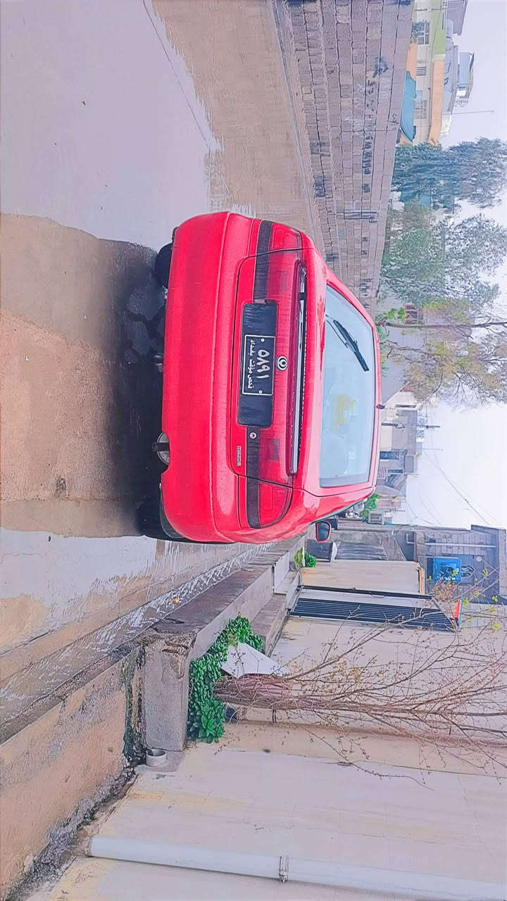 مازدافاسوليا موديل ١٩٩٣ ارم بلاستيك و سه نه وي باكانه بيش و بشت كه بسه  ته بريده اكه ر مشته ري تيل بكه ***********
***********
