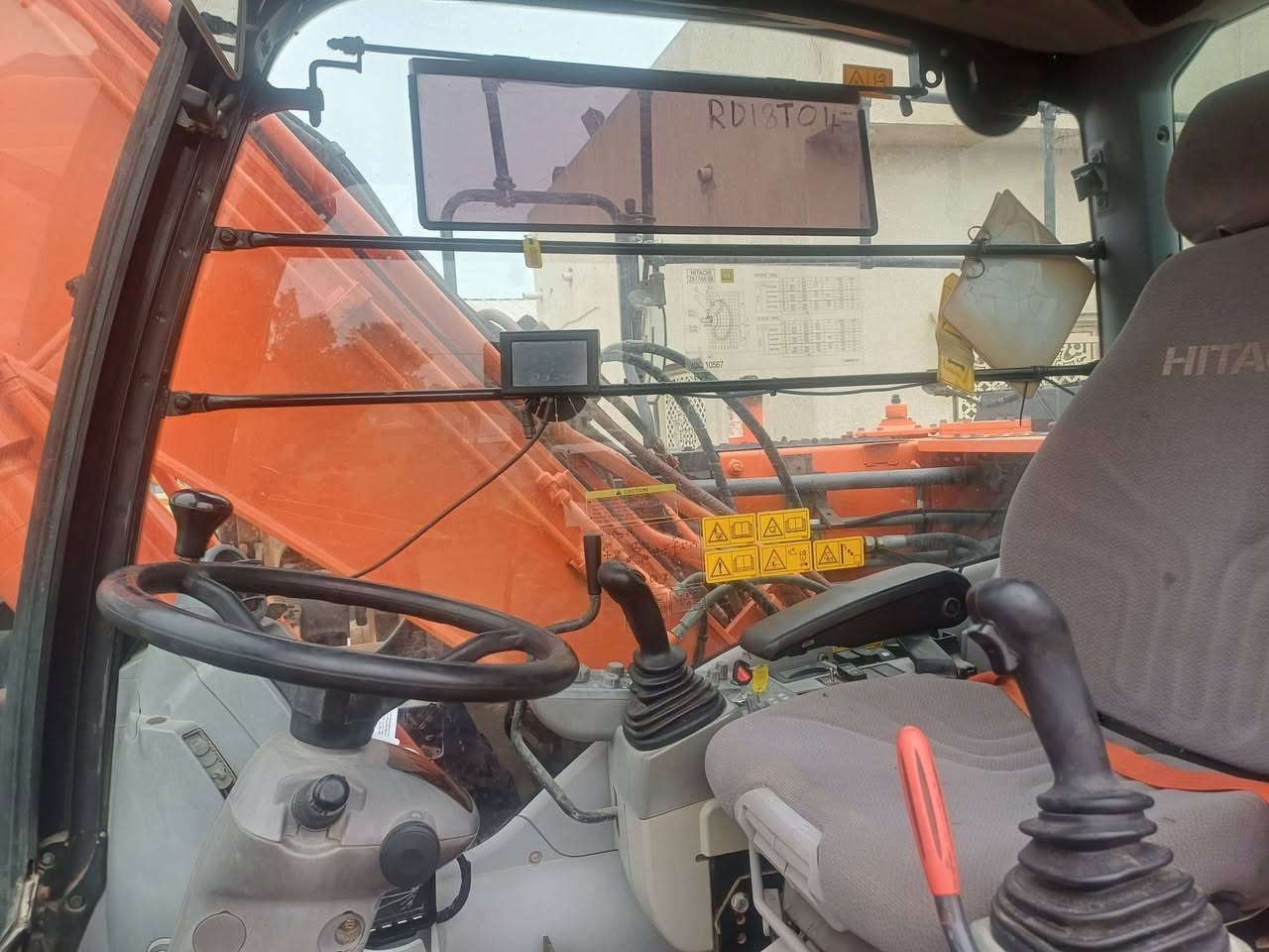 طابت اوقاتكم..
شركة أمواج ضفاف الرافدين 
لتجارة المعدات الثقيلة والتعهدات والوكالات التجارية 
 حفار هيتاشي تاير  
حجم 170 ZXAlS
📌العنوان محافظه البصرة 
{ الزبير طريق سفوان } 
للاستفساراكثر اتصل على الأرقام التالية
• Mob :-  ‎*********** 
• Mob :-  *********** 
• WhatsApp :- ***********
