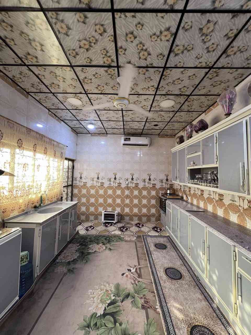 شوف تفاصيل هذا البيت 👇🏻
#بيت_طابقين_يحتوي_على_5غرف_منام
طابو صرف زراعي عراقي 🇮🇶
#ركن على شارعين #المساحة 200م
يبعد عن تقاطع مدرسة تدمر 150م
#السعر_المطلوب :: 98 مليون قابل للتفاوض
#يحتوي :: الطابق الأول :::
كراج واسع حديقة صحيات خارجية أستقبال مطبخ
صالة واسعة غرفتين منام منور صحيات داخلية
#يحتوي :: الطابق الثاني ::: بي نواقص قليلة 
ثلاث غرف منام نضام سويت صالة صحيات داخلية 
#العنوان إبي الخصيب أبو كوصرة قرب مدرسة تدمر
#للأستفسار ::: ***********
