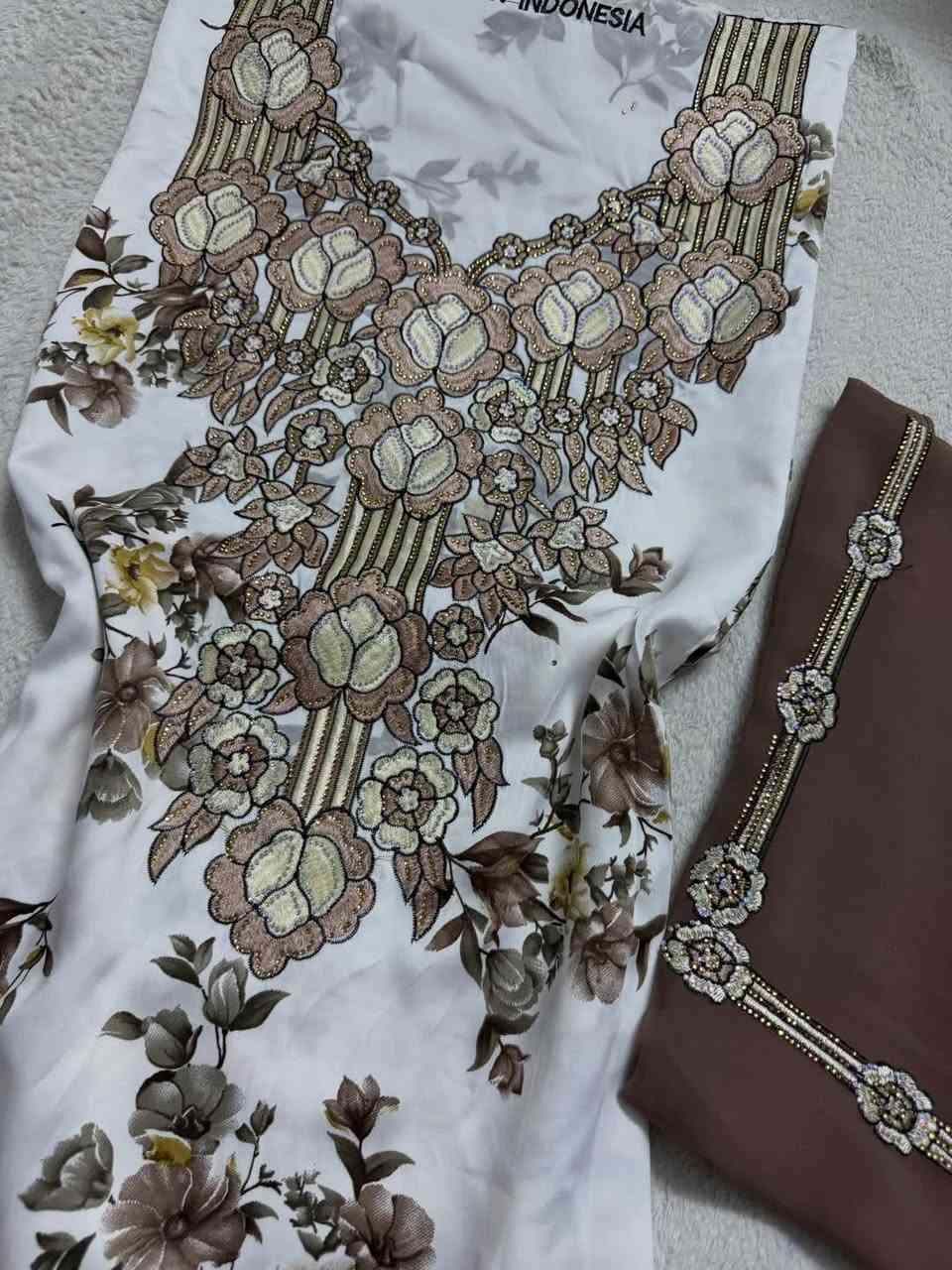 قطع مخاوير مع شيله قياس 4 مترات Vlp يوجد توصيل الرمادي والكل اقضيه نواحي الانبار


**إذا كنت صاحب هذا الإعلان وتريد حذفه لأي سبب، رجاءا أرسل رسالة إلى الدعم الفني**