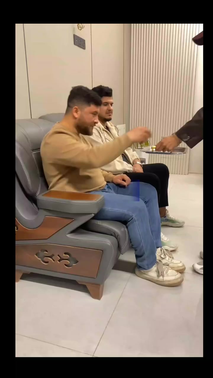 ✨ أجواء العيد تكتمل مع طقم طاولات ضيافة عيد مبارك!

3 طاولات دائرية أنيقة بتصميم إسلامي مزخرف تضيف لمسة فخامة وبهجة لبيتك 🕌
مناسبة للتقديم والديكور، ويمكن ترتيبها معًا أو بشكل منفصل حسب المساحة ✨

خيار مثالي لضيافة العيد ولمسة موسمية راقية
للطلب ***********
