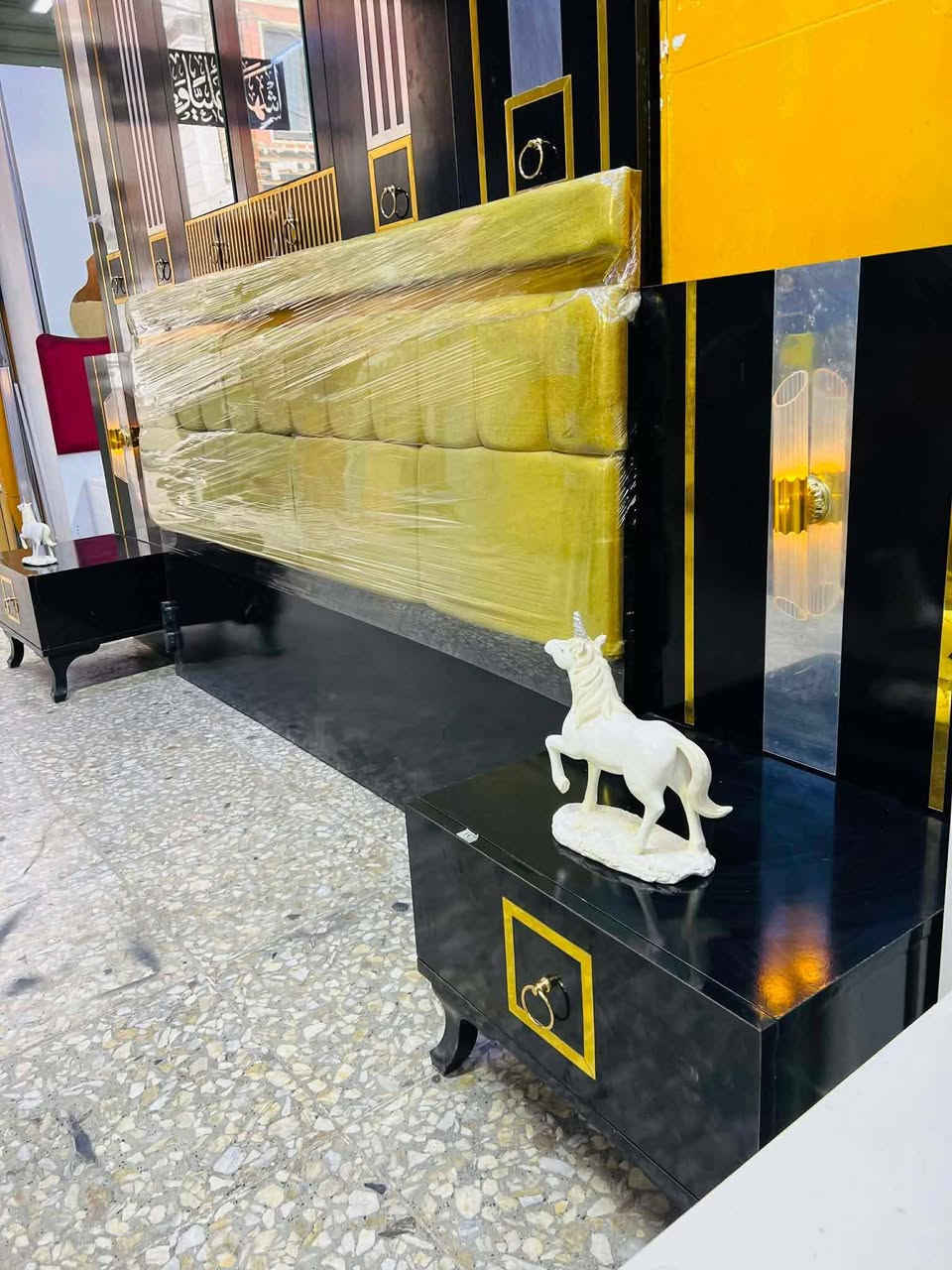 غرفة نوم مستعملة🇹🇷
موديله حديث 💥
 نضافة95 ٪💯
عدد القطع / 5 
نضام / أبواب 💢 
سعرها / 475 قفل 💸
شد ونقل داخل بغداد مجاني🚛
يوجود توصيل محافضات 🚛


**إذا كنت صاحب هذا الإعلان وتريد حذفه لأي سبب، رجاءا أرسل رسالة إلى الدعم الفني**