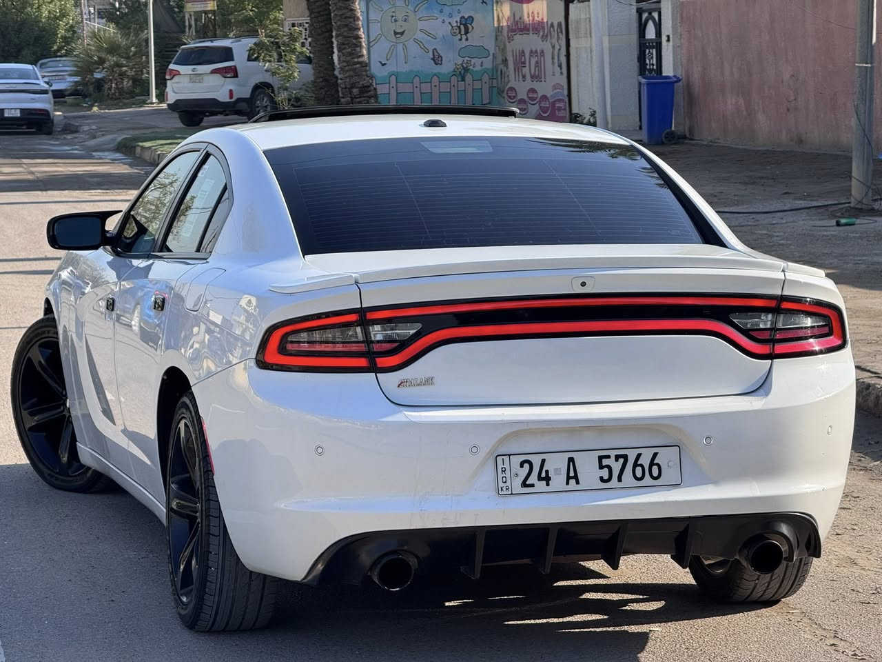 السلام عليكم
جارجر 2017 SXT بلاس كلين تايتل السياره حيل جديدة وحلوه بدون صبغ حتى دعاميات بدون صبغ بيها تعديل بارد صغير فقط 

العداد / 71000 ميل 
محرك / V6 3600

✅مواصفات 

شاشة 
بصمة 
مقاعد تدفئة تبريد 
مقاعد خلفي تدفئة
مقاعد جلد 
مقاعد  خرن
سلايت 
حساس خلفي 
لايت led 
تشغيل عن بعد 
تحكمات ستيرن 
ستيرن تدفئه 
لايت زنون اصلي 

وباقي مواصفات ال SXT بلاس المعروفه سياره دينار متصرف عليها جاهزة من كل نواحي 
رقم دهوك تحويل ثاني يوم 

مكان سياره بغداد زيونة 

للاتصال 
***********
