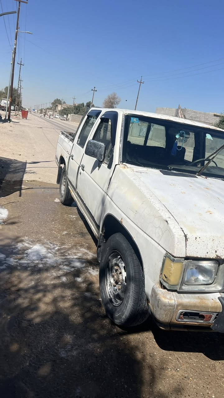 سلام عليكم بيكم 1994 مكينه وكير  جدد.  حداديه نص عمر  كشرتها. كدام العين    سياره جهازه مابيها نقص  كهربائيات شغلاه. السعر 35. وبيها مجال*********** مكان الساره بصره خور الزبير
