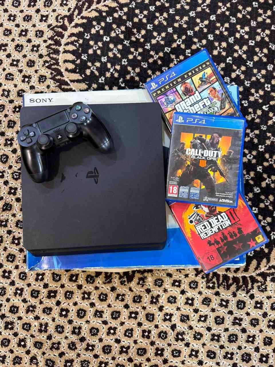 بلي 4 سليم (500GB) بحالة ممتازة (يشبه الجديد)
الملحقات: كارتون الجهاز + جوستيك بلادي + كيببل التشغيل + كبل HDMI.

وياها 3 أقراص قوية: GTA V + Red Dead 2 + Call of Duty.

السعر: 275,000 دينار

المكان: كركوك/ حي الواسطي 
📞 للتواصل المباشر أو واتساب: ***********
(البيع كاش ومستعجل، وغير قابل للمراشنة)
