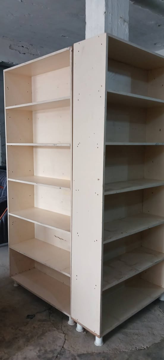 تتوفر رفوف محل كامل للبيع خشب ان دي اف / العنوان بيجي شارع المصرف مقابل مدرسة الفضيله للبنات / للاستفسار /*********** /***********
