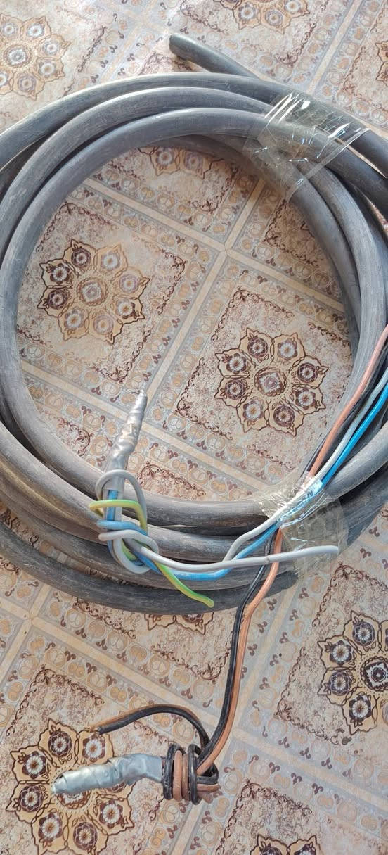 سلام عليكم
هولدر غسل غير مستخدم مع صونده تفصال مسلحه السعر ٣٠٠ 
كيبل طول ٢٥ متر خطين السعر ١٠٠
كيبل ٥ خطوط الطول ٩ متر السعر ١٠٠


**إذا كنت صاحب هذا الإعلان وتريد حذفه لأي سبب، رجاءا أرسل رسالة إلى الدعم الفني**