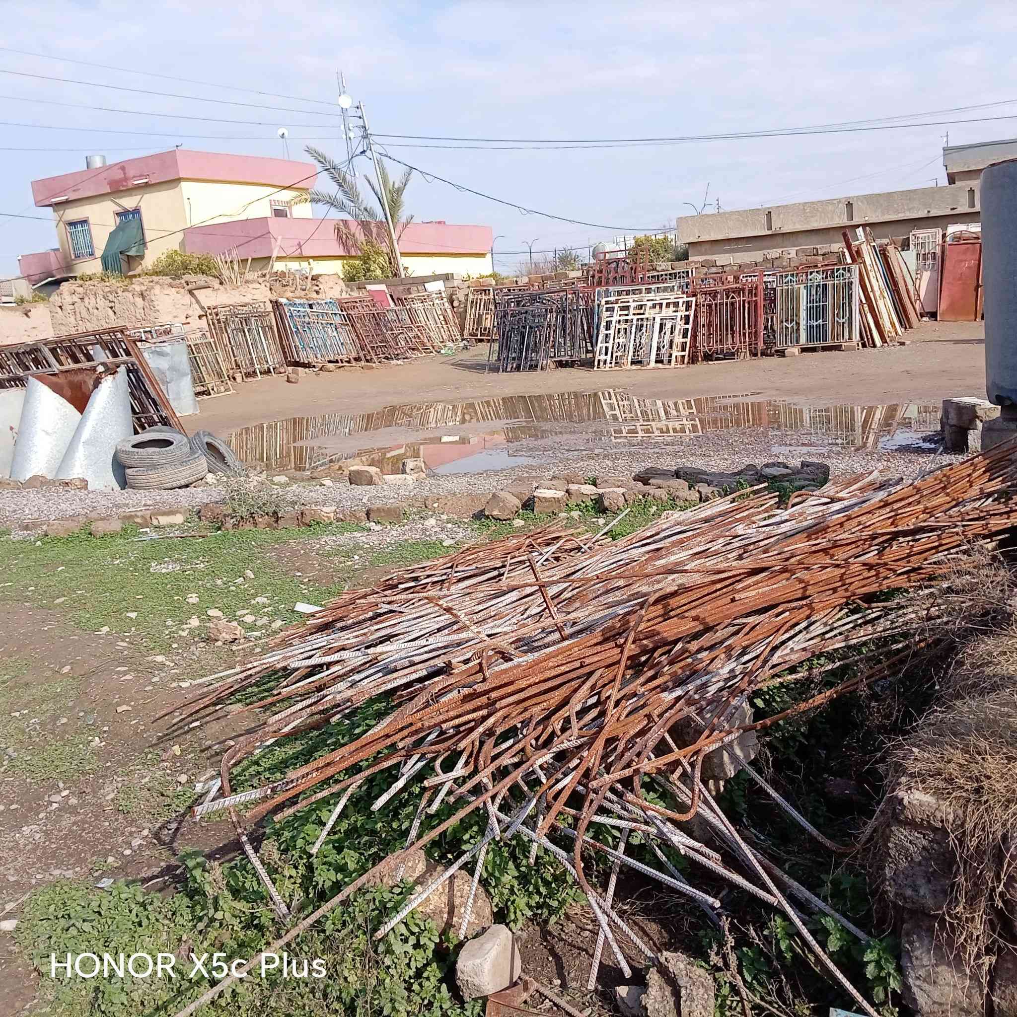 للبيع شبابيك وبوب بلاستك وحديد مستخدم وجديد وقمريه 3 ب5 متر وحديد مال صب من ال4 متار 1 عدد 185 شيش اتصل على الرقم *********** مكان في الشرقاط الساحل الأيسر عويجيله ما ارد خاص
