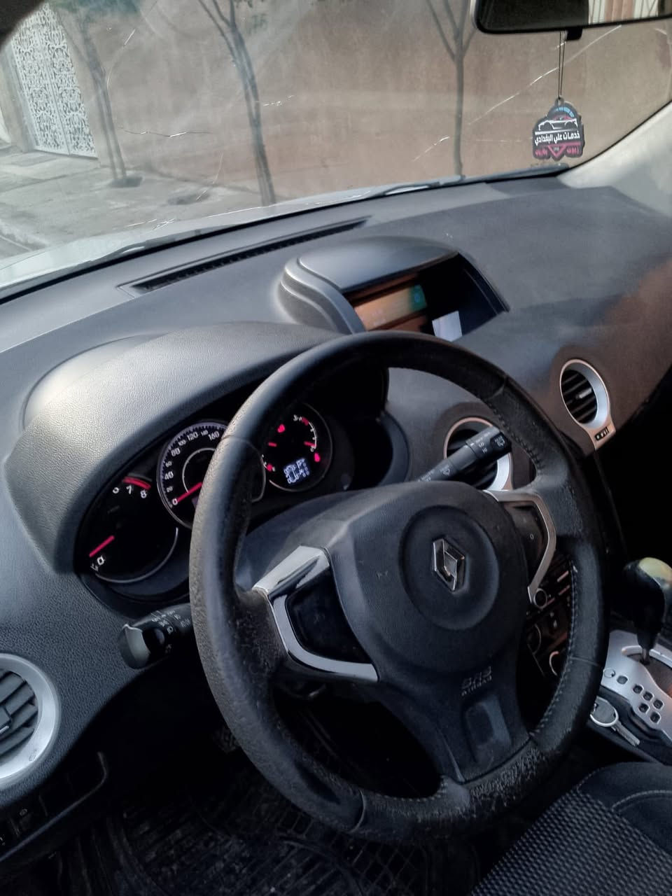 السلام عليكم
رينو كوليوس 2014 رقم بغداد
محرك 2500
كير ومحرك مكفولات 
سيارة نظيفة 
السعر 95 وبي مجال
*********** للاتصال واتساب
علماً ان السيارة باسمي
