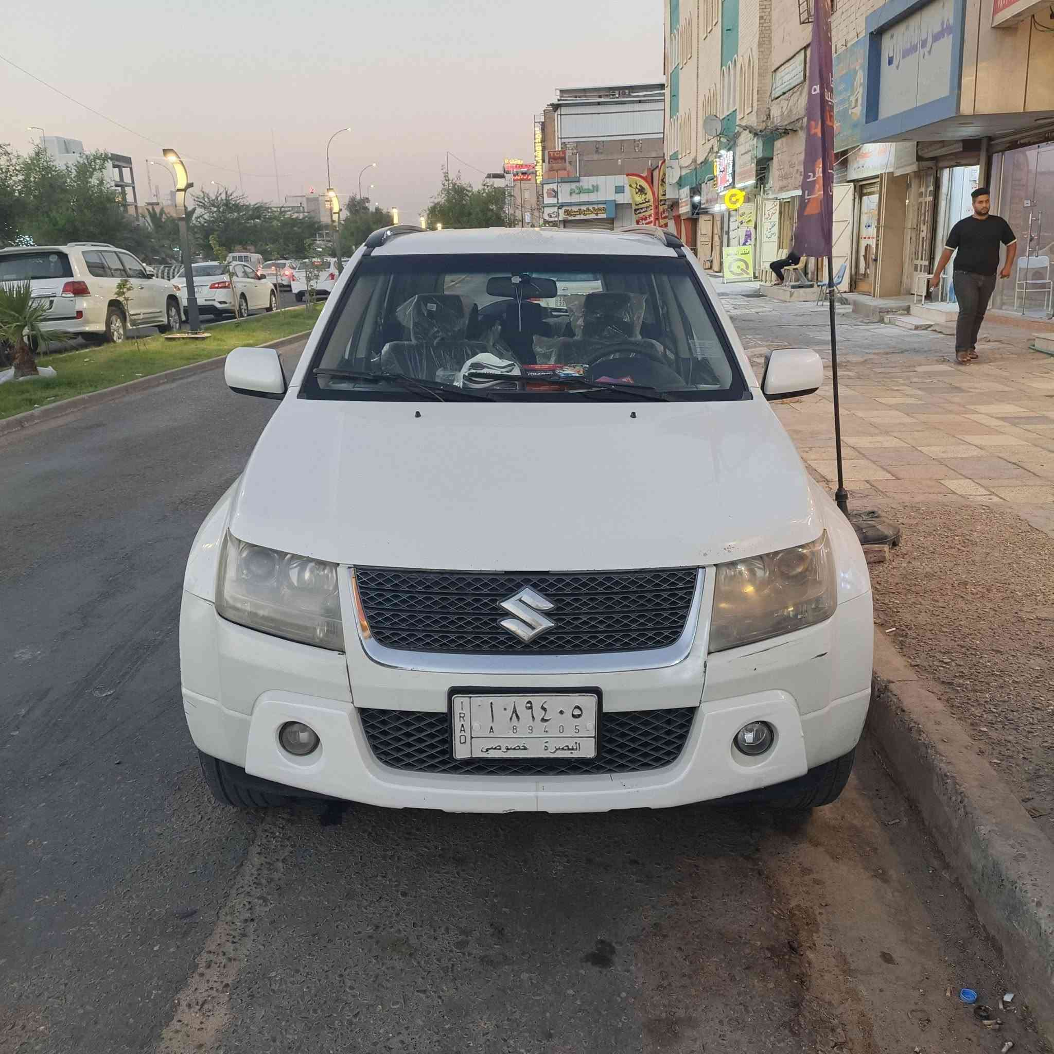 سازوكي فيتاره للبيع 2011 بانزين suv
بصمه شاشه كير ومحرك كفاله الداخل اسمنتي تحكم استيرن تبريد السياره كفاله عامه 
كهربائيات السعر 85 ورقه وبيه مجال الرقم ***********
