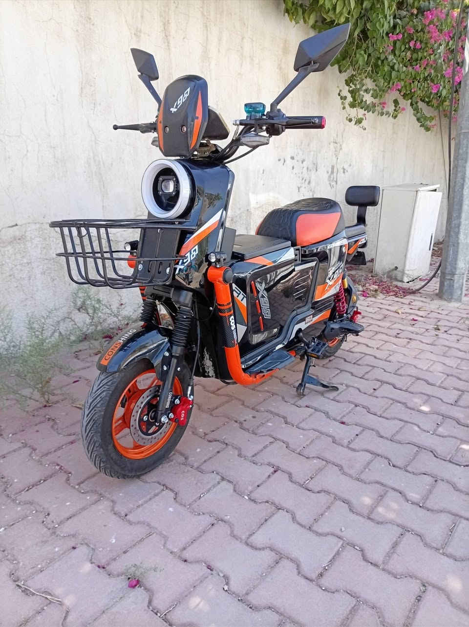 السلام عليكم للبيع X900بطاريات ٥ كبار سويجين بصمتين دراجه جاااهزه من كلشي ونظافه كدام العين سعرها ٤٥٠ وبيها مجال مكاني بغداد قرب كراج علاوي اي استفسار ***********وتساب محمول للشراي فقط
