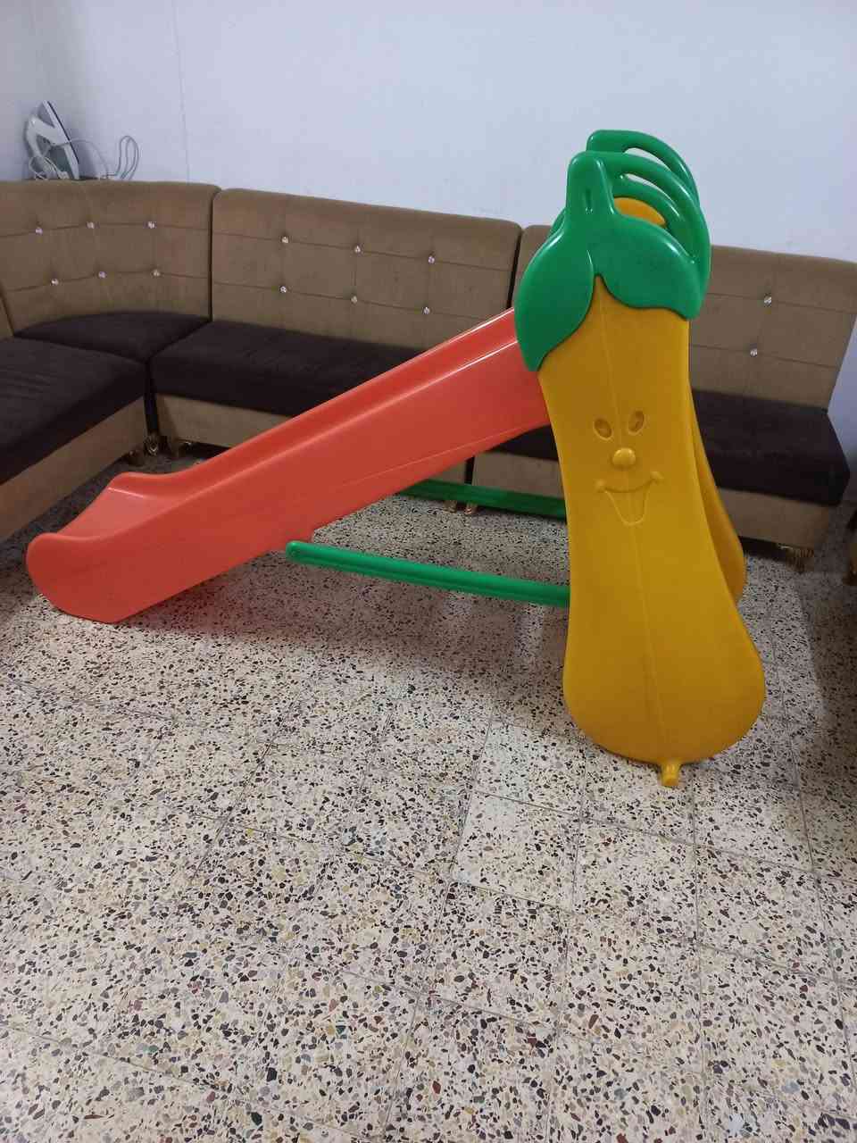 زحلقونة وديدية مثل ماموضح بالصورة للبيع السعر اثنينهم ١٢٥ الف للتواصل ***********
