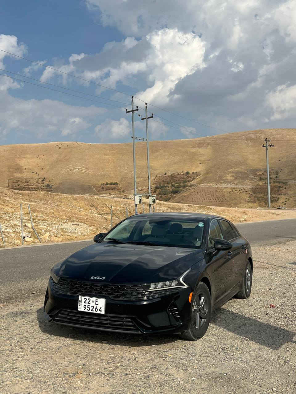 السلام عليكم 
K5 2022 امريكي حادث بسيط جدا تبديل جاملغ امامي ايمن فقط باقي السيارة بلادية حتى الدعامية البلادية صور الحادث مرفقة بالمنشور مع رقم الشاصي 
ايرباك دركة فقط ومرجع سستيم
رقم اربيل بأسمي 
مواصفات 
رادار امامي وجانبي وخلفي
توقف ذاتي
تحديد مسار
وباقي مواصفات السيارة معروفة
ماشية ٤٩ ميل
السيارة نظيفة جدا ومبيهة اي نقص 
السعر ١٧٢ $
العنوان بغداد الشعب 
موبايل ***********
