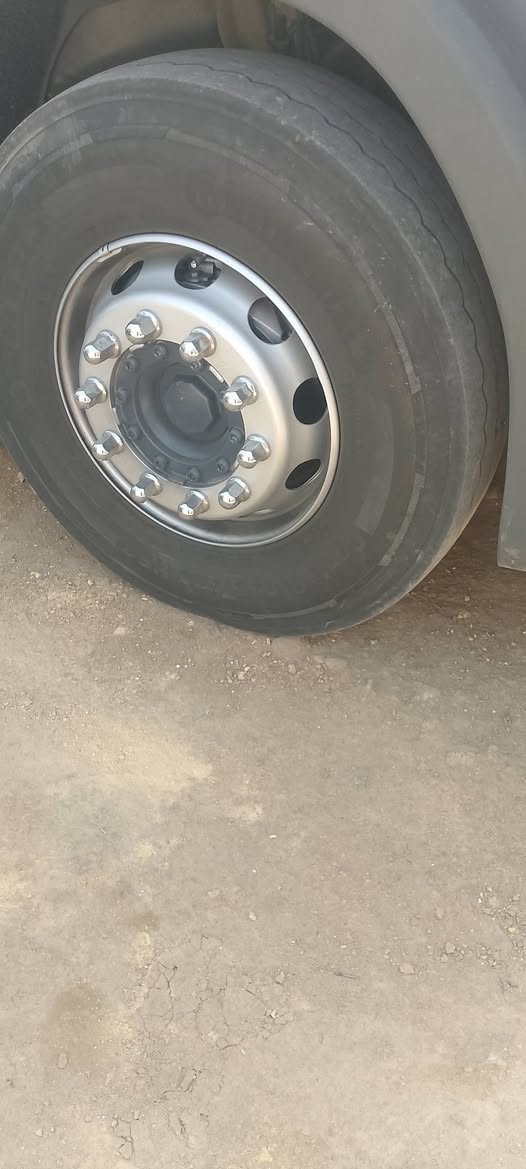 للبيع فقط بس تايرات ياباني حجم 315/22 نضافتهن 100/85 ينشد بالكدام نضيف  شرط لا فتيله ولا ركه شراي يتصل  ***********مكان ناصريه قضاء الصلاح

