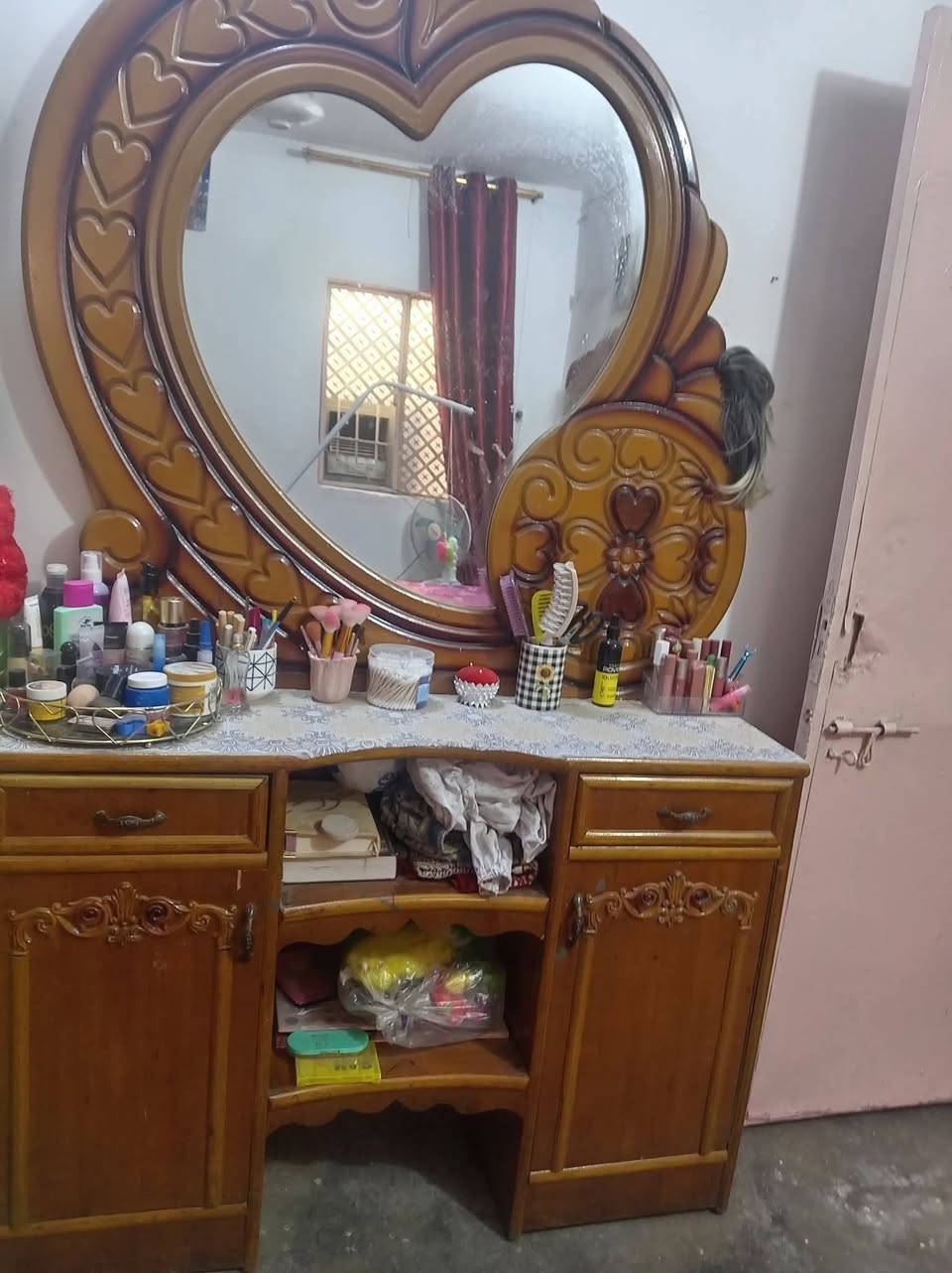 غرفه نجاره الكنتور خمس بوب سعر 650 المكان خالص  الاتصال ع رقم ***********

