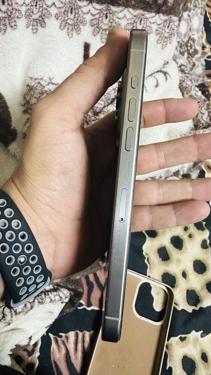 ايفون 15 برو ماكس
شرق اوسط
مبدل شاشه صارت عليه  تقريبا
ب150 دولار  
جي اكس اخت التفصيخ
قبل من يوم شديتها وبطاريه
ب60 الف هم بدلتها
الجهاز يرست وحده ومتروك صار هواي
وديته قبل كالو مشكلة  بالهارد وير ماعرف شنو
لازم صيانه بالربيعي
ذاكرته 256 ااجهاز حسب متشوفه كلش جديد
بطاريته 100‎%‎
الجهاز ابيعه على وضعه
تجي تفحصه كدامي وتاخذه 
سعره 450 
مكاني الشعب
‭0786 620 8176‬ فقط واتساب ركز 

متوفر واتساب فقط
