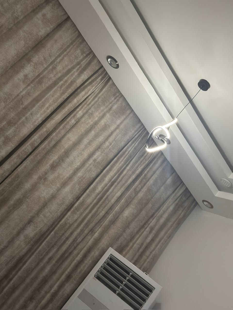 أغراض بيت للبيع اخو الجديد
غرفة نوم نفر واحد 
غرفة نوم نفرين
تخم 10 مقاعد 
ديوان 8 مقاعد 
ميز طعام مع 3 كراسي 
سبّلت عمودي نوع ميديا
طبلات 5 قطع ، 4 صغار مع 1 كبيرة (وسطية)
كاونتر 3 أمتار Hdf خشب
ثريات قطعتين 3 ألوان
مكاني بغداد زعفرانية ***********
