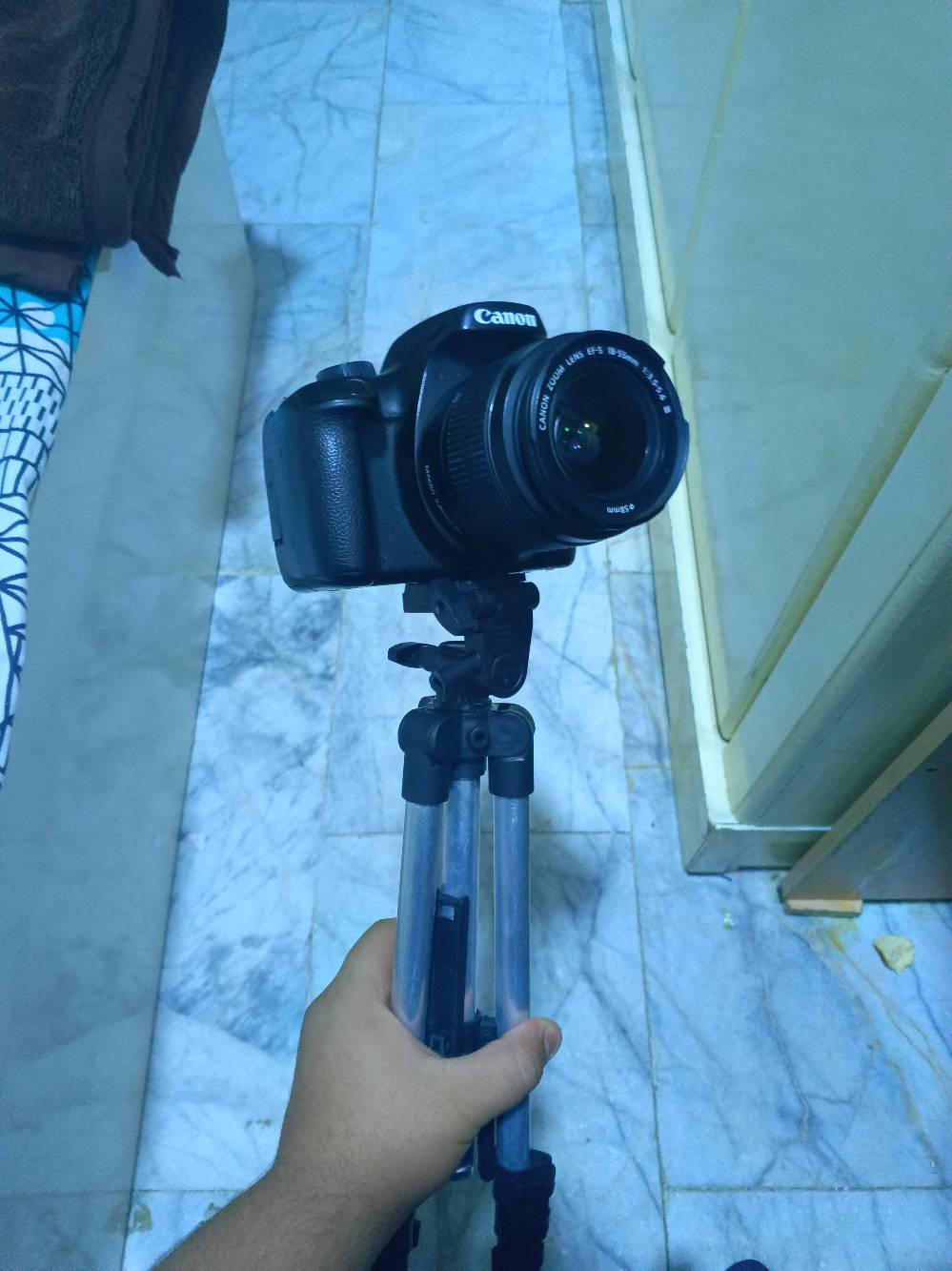 كامرة كانون 4000D
مع عدسهEFS18-55mm
كاميرا مرتبه تفيده أهل المواكب والتجمعات والصور الشخصيه واهل المطابع وكذلك تفيد من جميع النواحي حتى من ناحيه السعر...
ملحقات الكاميرا 
شاحن البطاريه 
وكذلك معاها بطاريه 
وكابل البطاريه ومعاها ستاند هديه 
ارتفاع الاستاند متر او مترين تقريبا 
وكذلك مع حبل الكاميرا الذي تستند عليه في التصوير

المكان ناصريه مركز
السعر 250 وبه مجال 

هذا الرقم الي يشتري 
***********