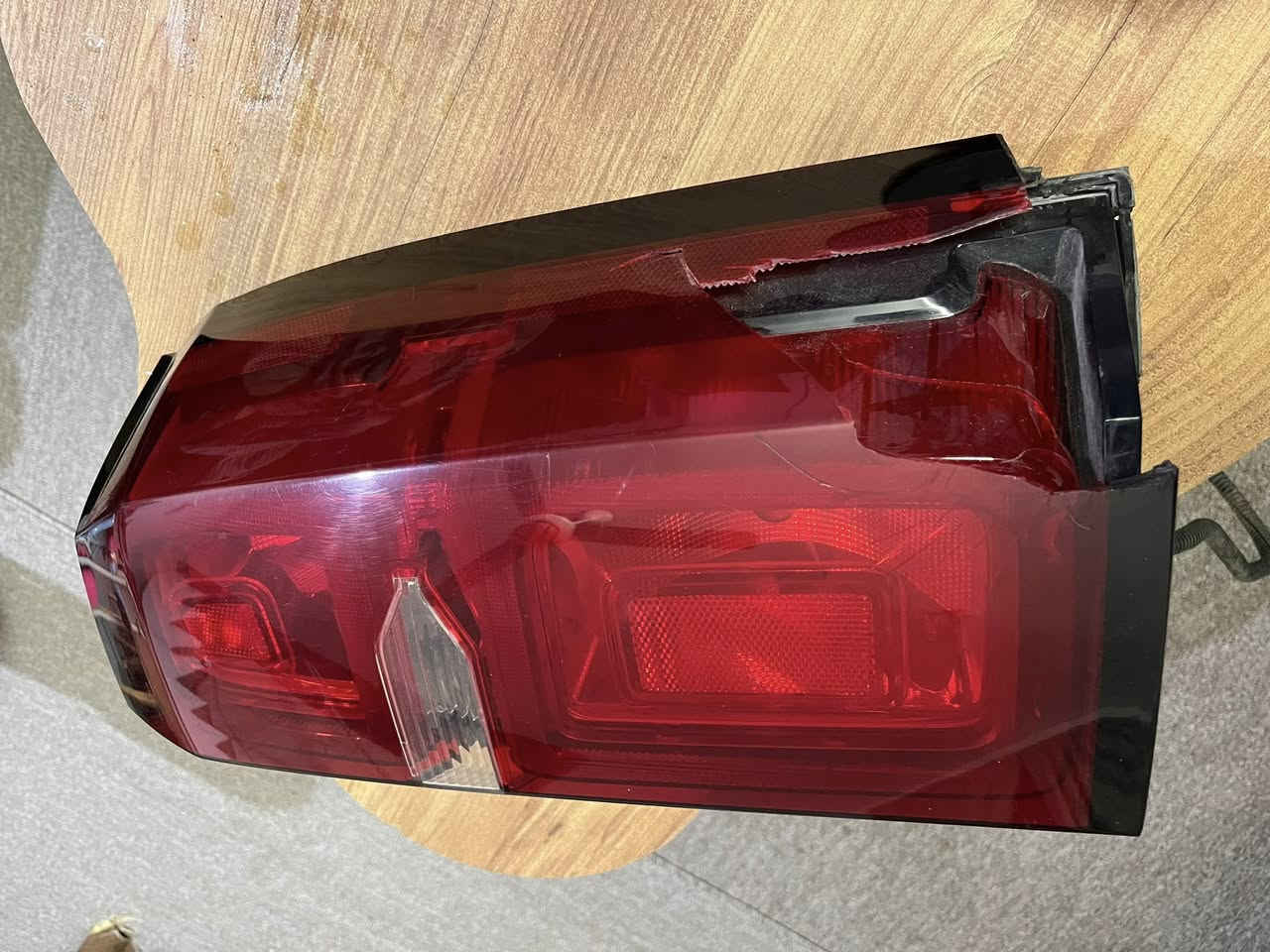 السلام عليكم 
بك لايت تاهو من موديل ١٥ لل ٢٠ جهة اليمين بي كسر بالجامة  قيم واخذ 
***********
