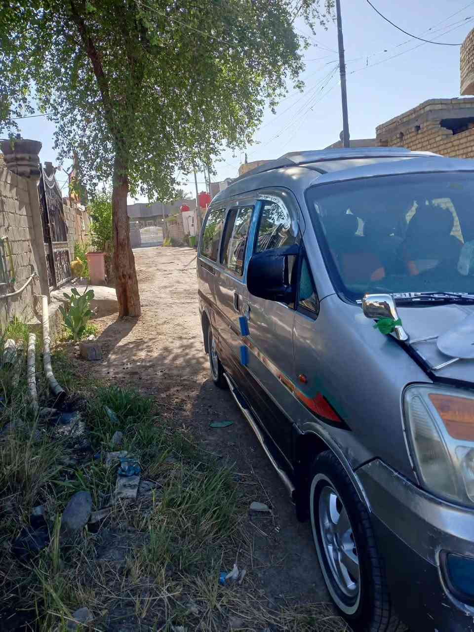السلام عليكم عندي سيارة ستاركس ٢٠٠٧سيارة حلوة ونضيفة جاهزه من كلشي تبريد دواخل مكينه تخم تاير السياره مكفوله رقم السيارة واسط السعر75وبيها مجال حك الجية للستفسار ***********
