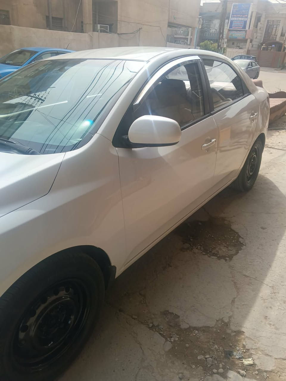 السلام عليكم كيا سيراتو 2012
السياره جاهزه كبل للشارع السعر 95وبيها مجال بسيط حك الجيه مكان السياره بغداد حي الإعلام 
***********
