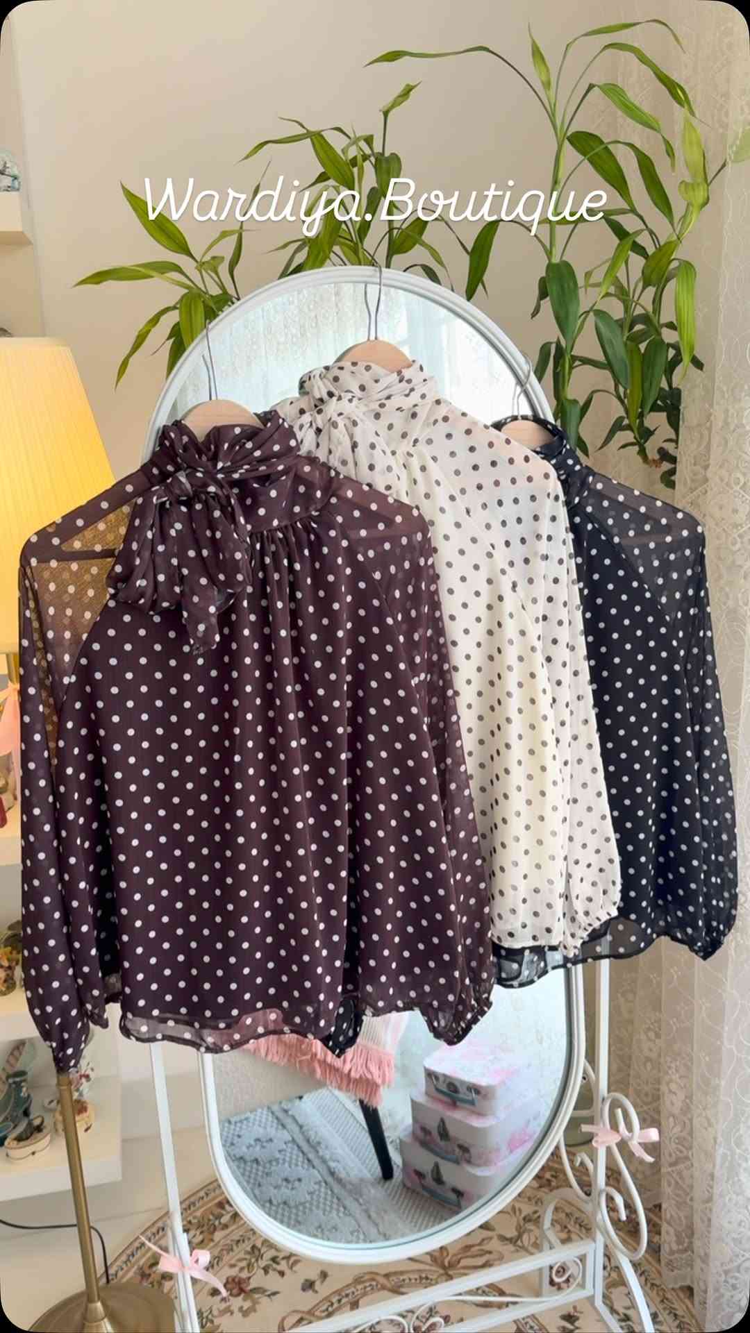 Polka dot ⚪️⚫️ تكراار 

بلوز زارا الترند ٣ الوان مبطن ماعدا الردن 
خامه صيفيه كوالتي عالي ✨

قياسات S M L راهي
الطول ٦٥ سم 

🚚 توصيل لكل المحافظات
💵 الدفع عند الاستلام

راسِلينا الآن على الخاص 💌

او زورينا 😍
اربيل سوق مناره الجديد  بناية F محل F54
‏#explore #reels #trending


**إذا كنت صاحب هذا الإعلان وتريد حذفه لأي سبب، رجاءا أرسل رسالة إلى الدعم الفني**